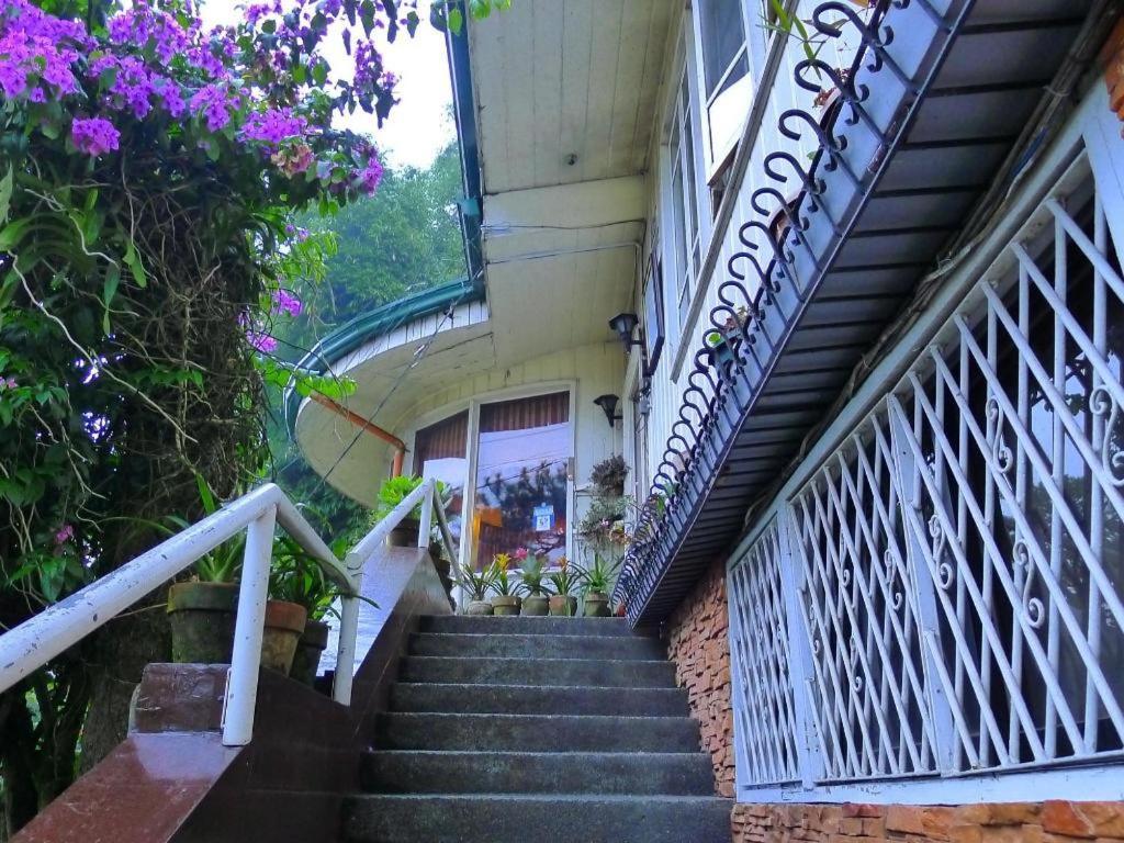 Mountain Lodge And Restaurant Baguio City Exteriör bild
